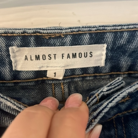 Almost Famous Jeans Size 1 - Picture 2 of 6